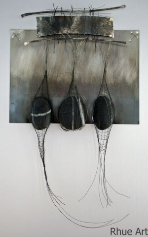 Na Clachan DughSterling silver sheet, woven silver wire, stones420 x 470 cm2007